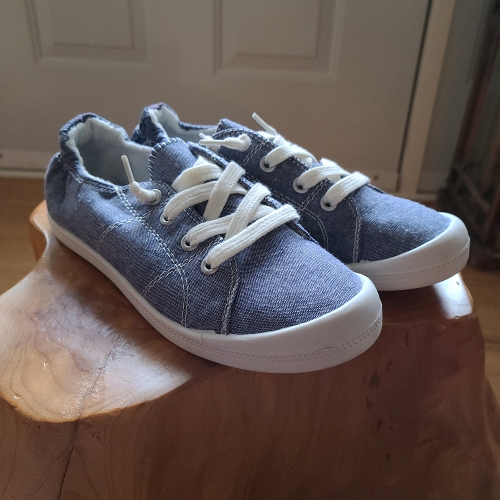 NWT Madden Girl Sneakers, Size 6